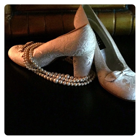 $$⬇️ Stuart Weitzmann Classy Brocade Formal Pumps - Picture 1 of 6